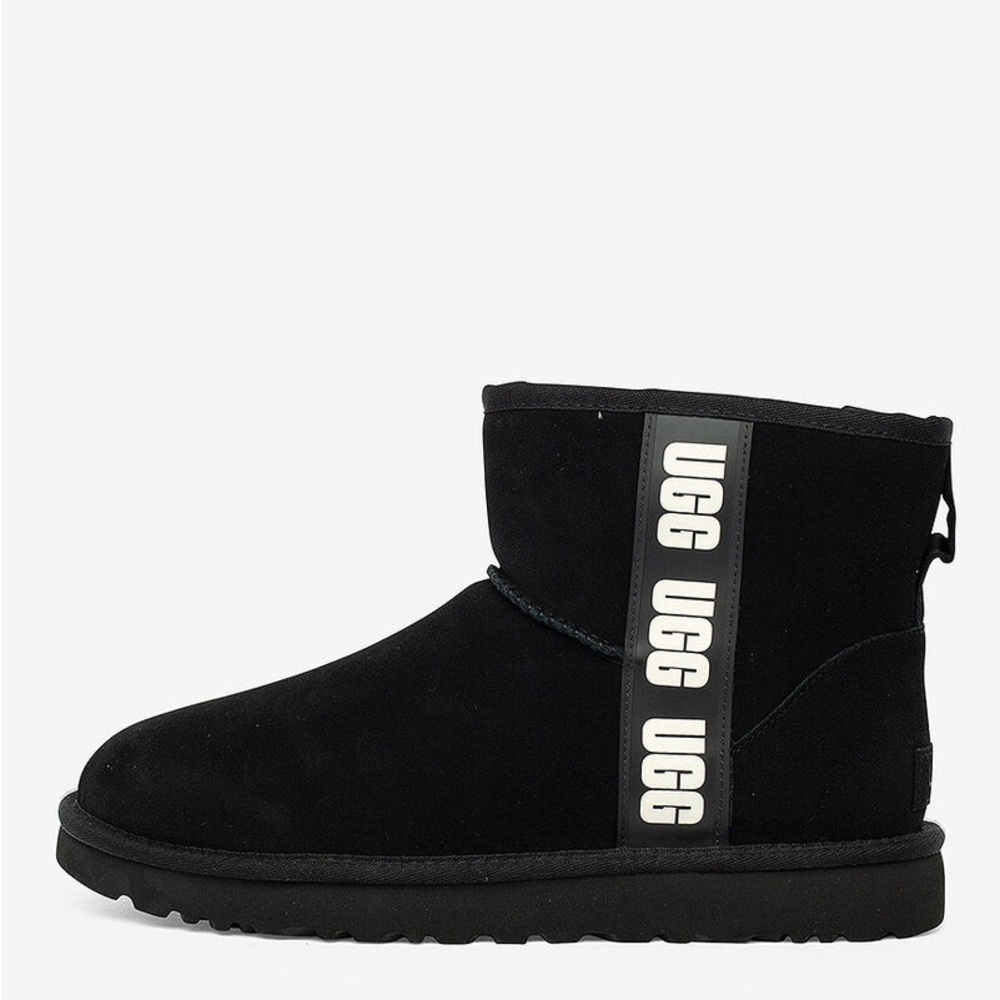 BRAND NEW BLACK FUR UGGS WITH MODERN LOGO